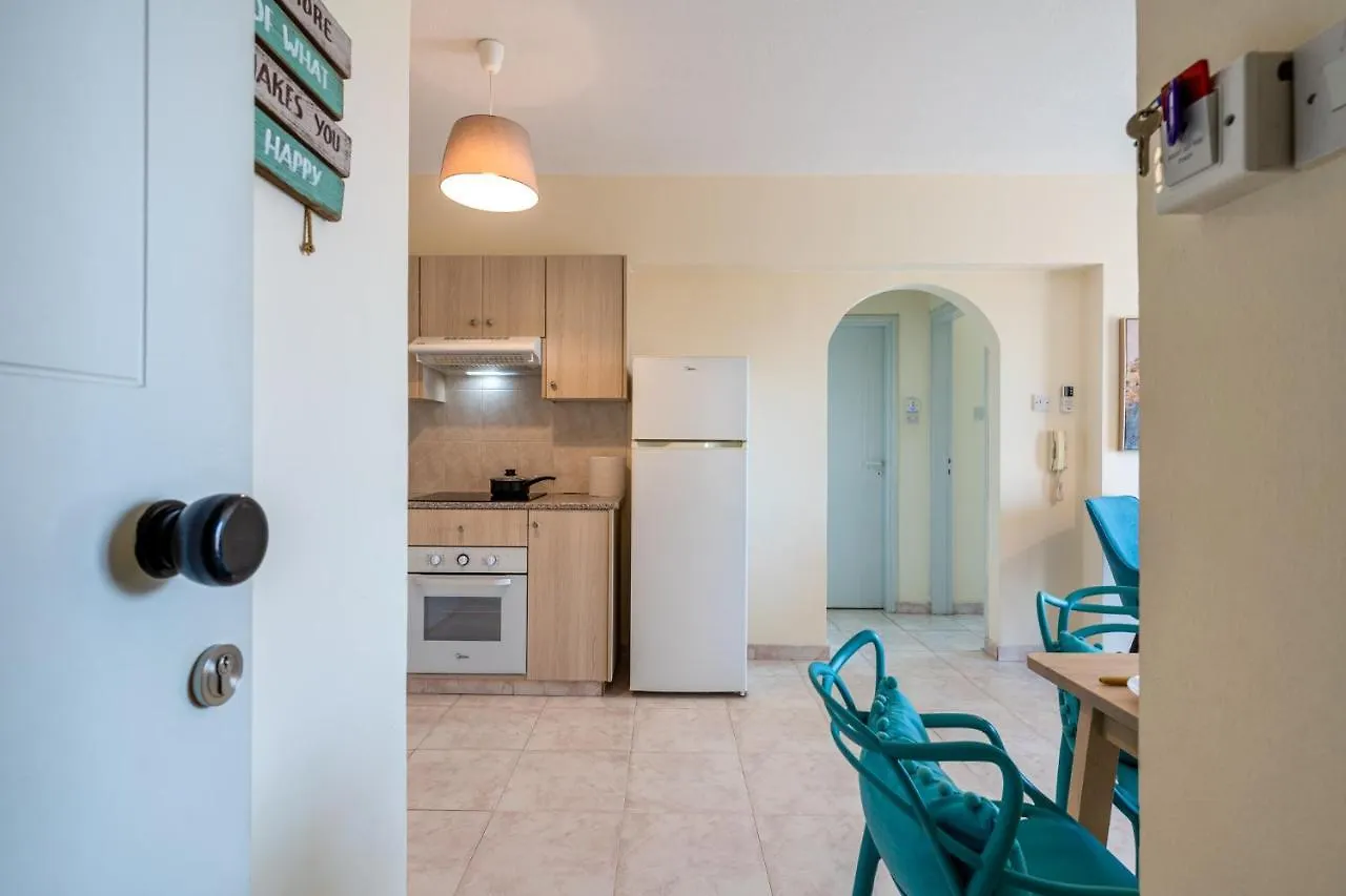 Sunny 2-Br Apartment In Mackenzie لارنكا