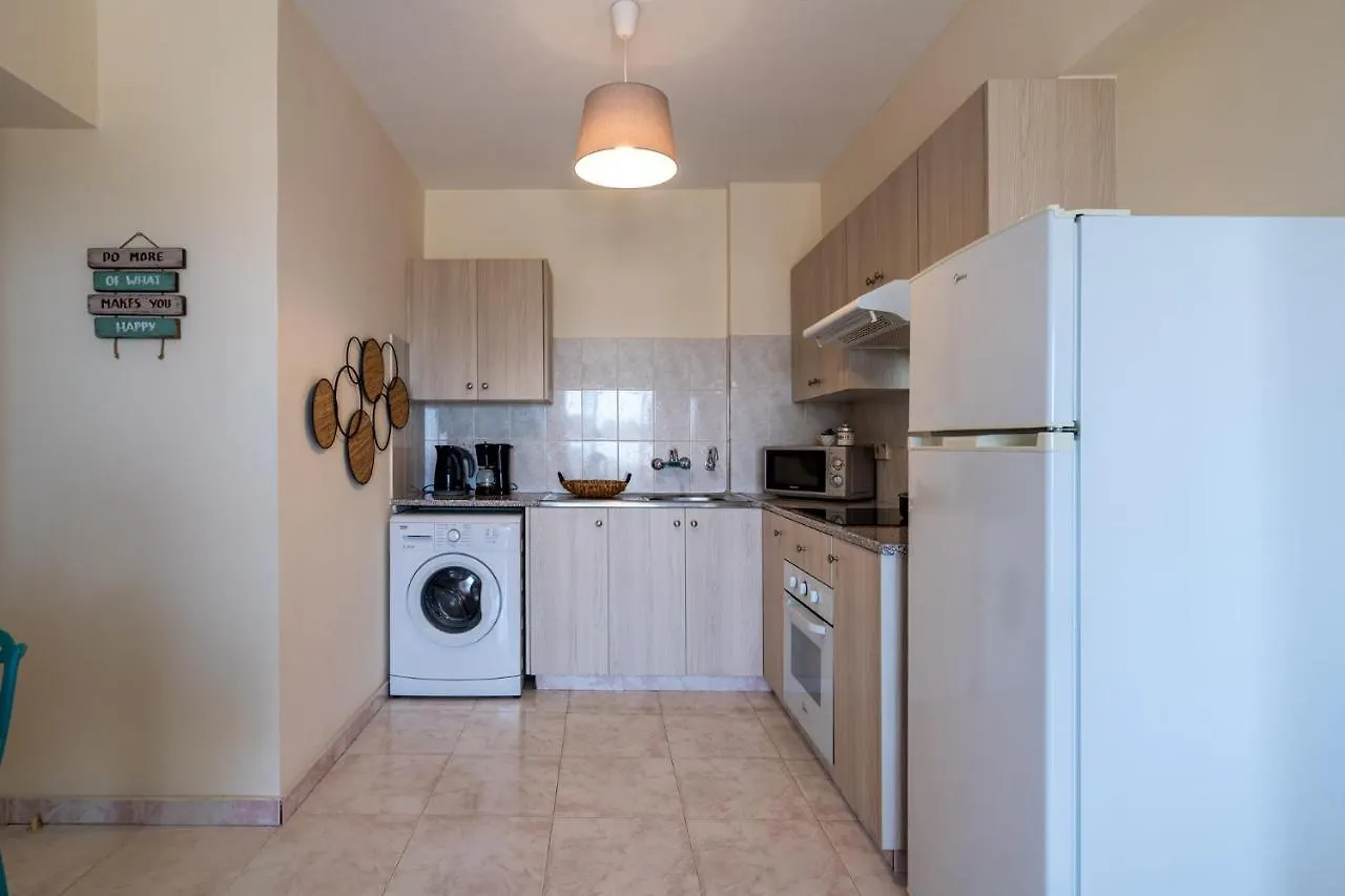 Sunny 2-Br Apartment In Mackenzie لارنكا