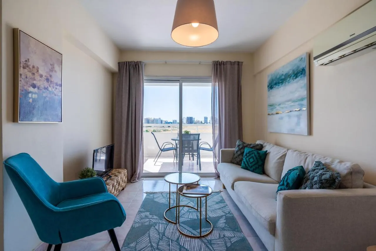 Sunny 2-Br Apartment In Mackenzie لارنكا