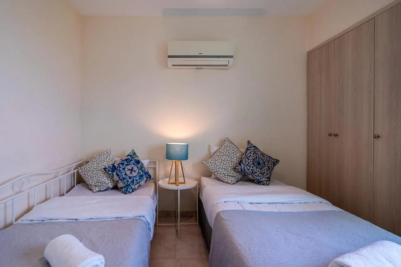 Sunny 2-Br Apartment In Mackenzie لارنكا