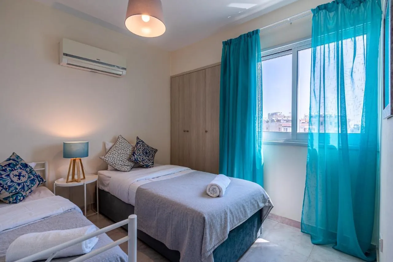 Sunny 2-Br Apartment In Mackenzie لارنكا قبرص